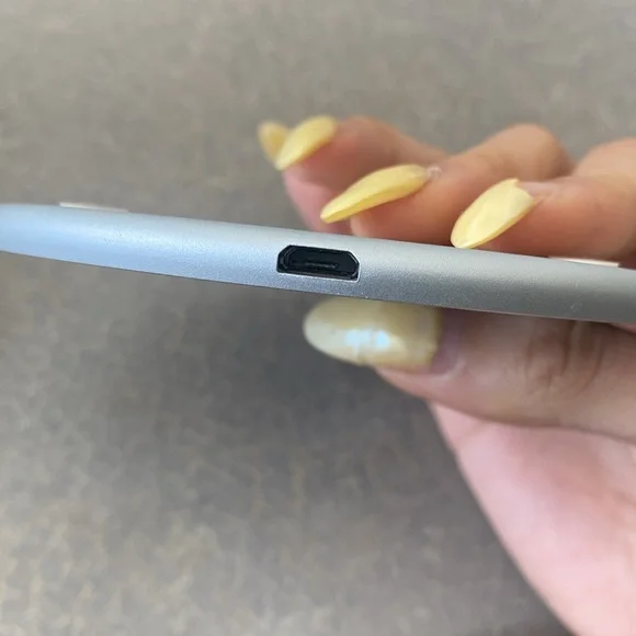 Wireless Fast Charger - Picture 3 of 3